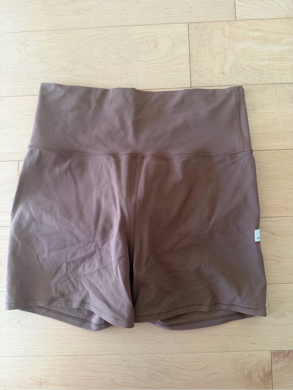 Vuori all the feels biker short brand new